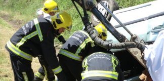 Traballos de excarceración por parte dos bombeiros de Vilalba | IMAXE DE ARQUIVO
