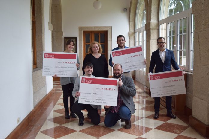 Os gañadores dos premios Emprendendo no Rural coa deputada de Promoción Económica e Social, Sonsoles López Izquierdo | Deputación de Lugo