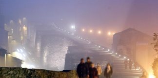 [Arquivo] Instantánea da muralla de Lugo entre a néboa | Europa Press