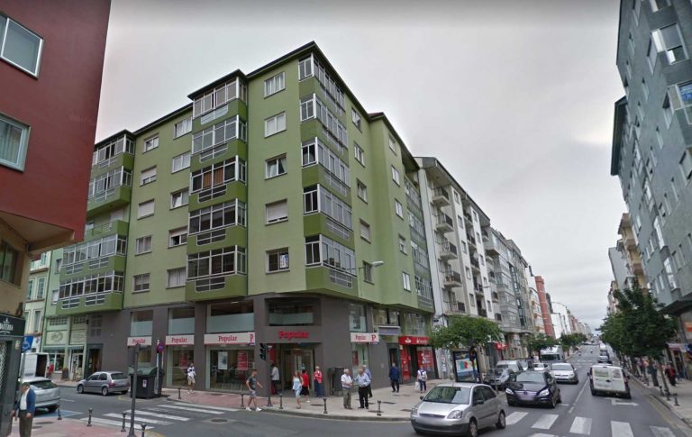 Dous feridos no incendio dun edificio na rúa Mallorca de Lugo