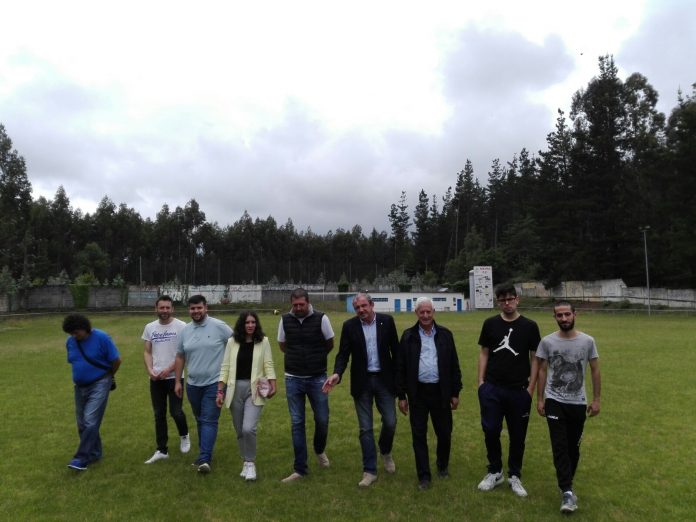 Visita do presidente da Deputación, Darío Campos, ao campo da Lomba, en Meira