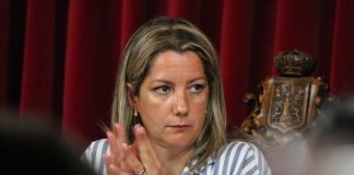 A alcaldesa de Lugo, Lara Méndez, interviu en varias ocasións durante o pleno no que Daniel Piñeiro resultou reprobado | Óscar Bernárdez