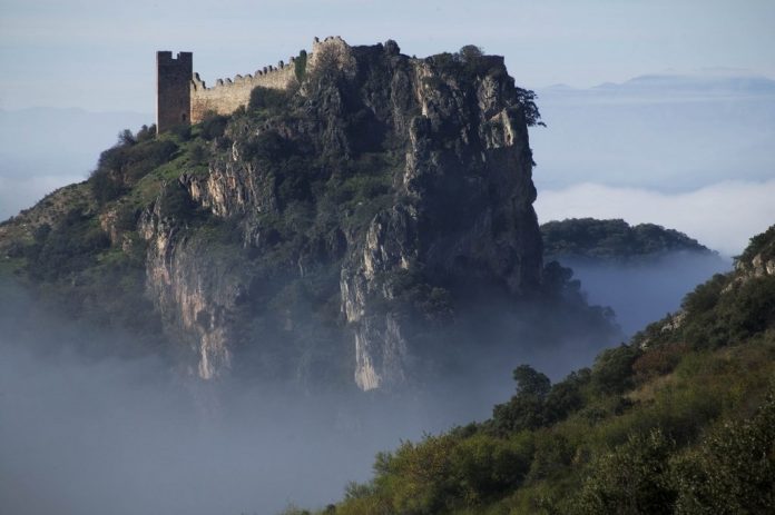 Castelo de Cornatel, en Priaranza do Bierzo | Fundación Santa María La Real