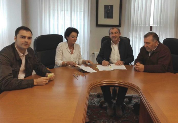 Concello e Deputación asinan o convenio económico que permitirá a apertura definitiva da piscina da Pastoriza | Deputación de Lugo