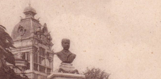 Busto de Xoán Montes na praza de Santo Domingo, nunha postal de Grafos Madrid | todocoleccion
