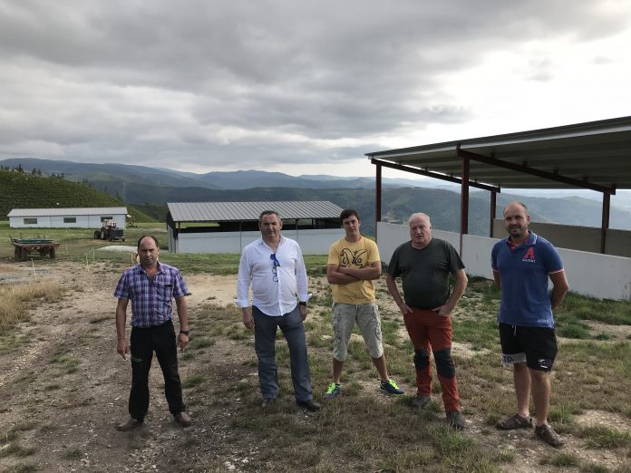 Visita en Navia de Suarna á nova explotación gandeira adicada produción de carne de vacún en ecolóxico | Xunta de Galicia