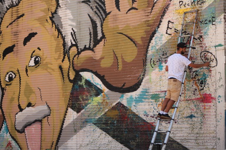 Diego leva os obradoiros de arte urbana para nenos en Lugo | Óscar Bernárdez