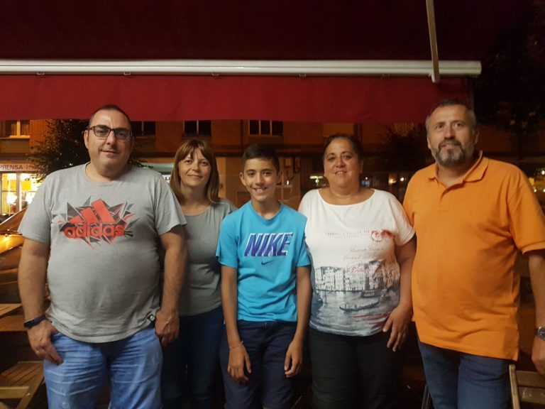 José Rivas, acompañado doutros amigos que farán o Camiño de Santiago desde Sarria para apoiar a causa dos afectados polo Déficit de Alfa-1 Antitripsina (DAAT)
