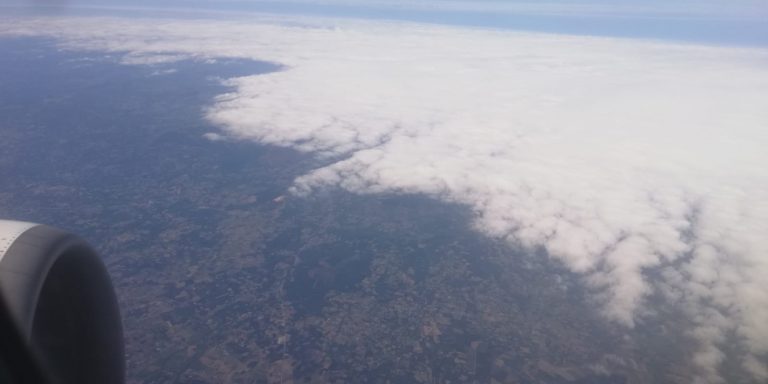 Imaxe tomada desde un avión sobre a Mariña o 23 de agosto | MIGUEL PAZOS OTÓN
