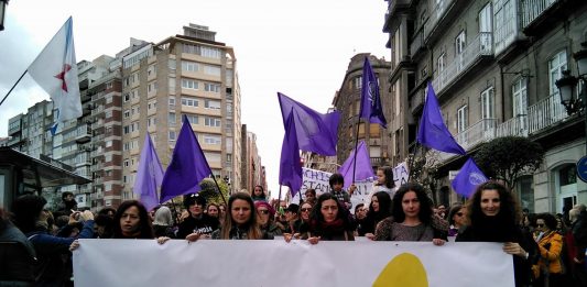 Querendo, mulleres con endometriose, na manifestación contra a violencia machista en Vigo | Querendo
