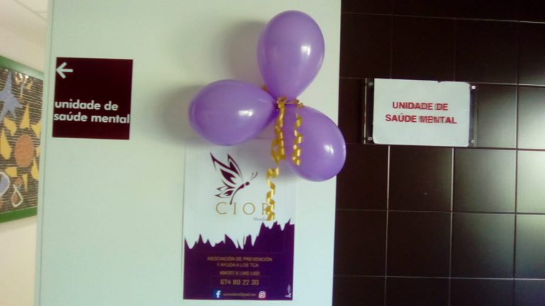 Cartaz de apoio de CIOR Galicia no hospital de Monforte