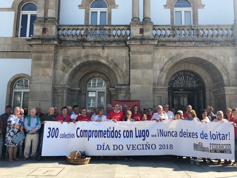 Darío Campos, Lara Méndez e Jesús Vázquez, acompañados de cincuenta representes das asociacións veciñais, presentaron o Día do Veciño a celebrar o 23 de setembro no Pazo de Feiras e Congresos de Lugo | Deputación de Lugo