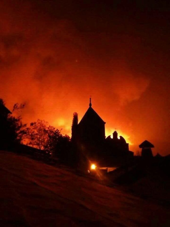 O lume estivo a piques de afectar a un dos núcleos de poboación da Tebaida berciana | La Cantina de Sara