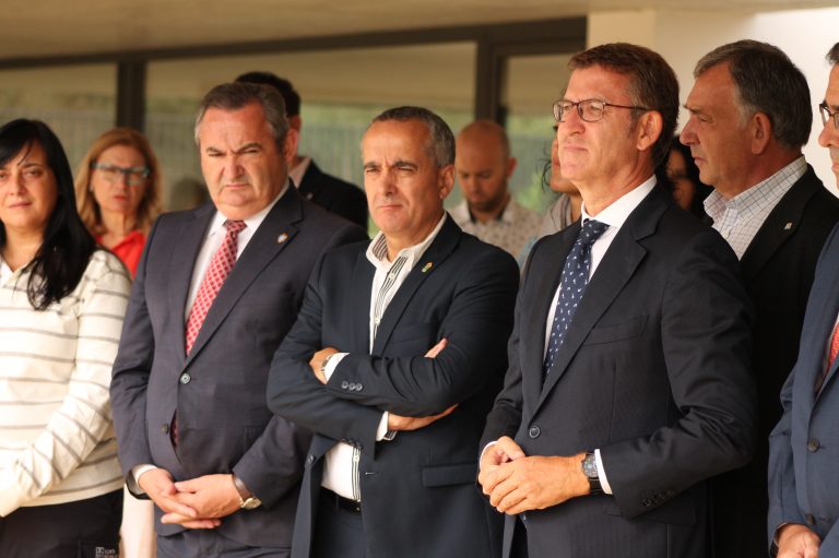 De dereita a esquerda, o presidente da Xunta, Alberto Núñez Feijóo, o candidato do Partido Popular á alcaldía de Lugo, Ramón Carballo, e o delegado autonómico José Manuel Balseiro | Óscar Bernárdez