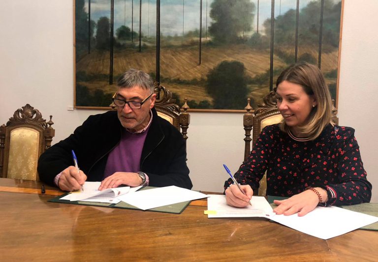 De Abel asina coa deputada de Cultura, Pilar García Porto, o recente acordo de colaboración con Lugo Patrimonio | Deputación de Lugo
