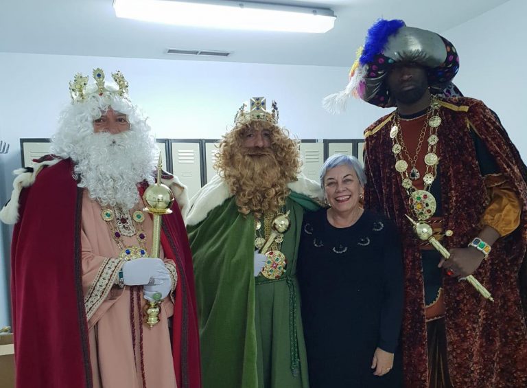 A concelleira de Cultura de Lugo, Carmen Basadre, cos reis de Oriente que protagonizaron o polémico discurso | Concello de Lugo