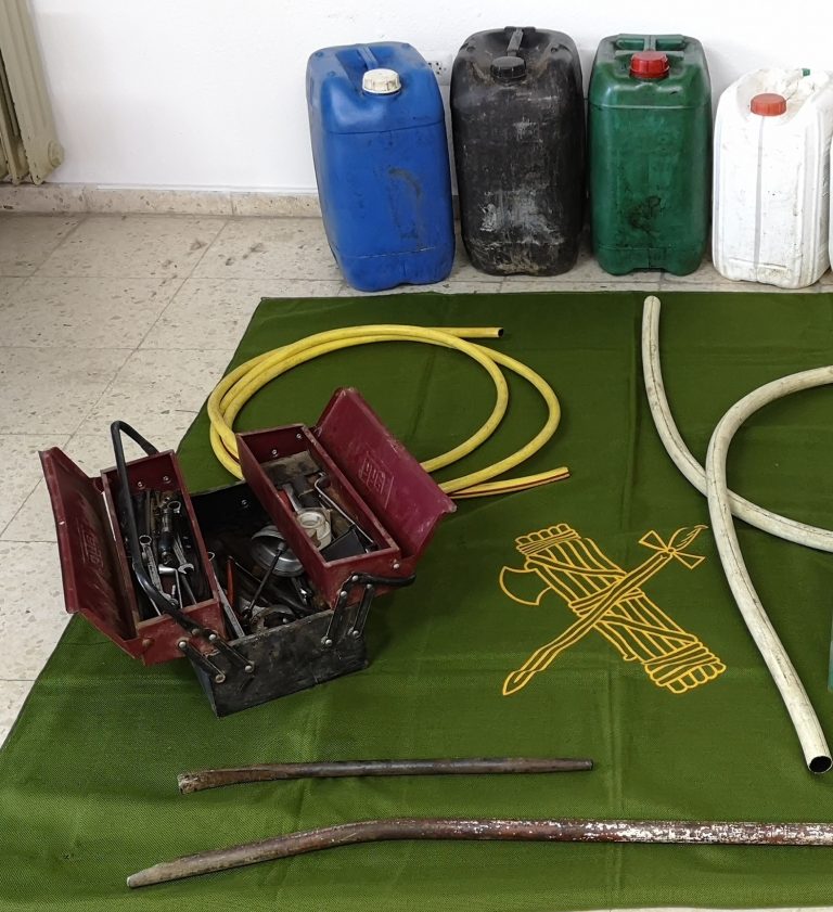 Detido en Becerreá cando subtraía o contido do depósito de combustible dun camión