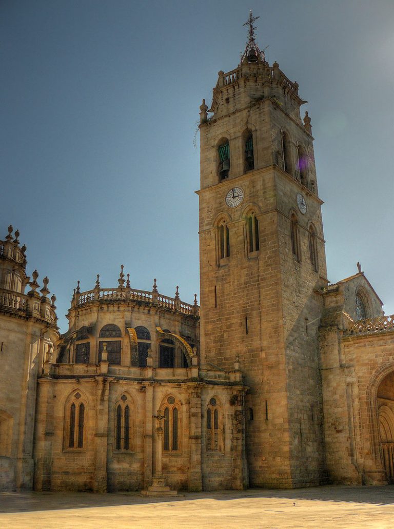 A diócese de Lugo estuda ampliar as medidas de seguridade arredor da catedral