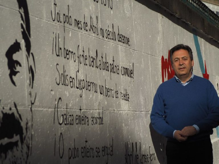 Lugonovo cualifica de “ignorancia” os ataques de PP e C’s contra un mural do poeta Manuel María