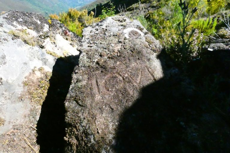 Atopan a primera inscrición romana da provincia de Lugo esculpida nunha rocha
