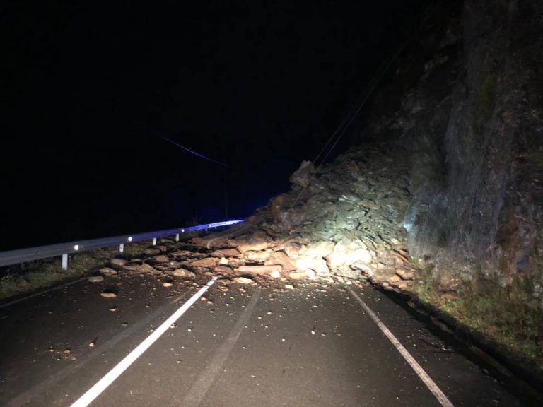Desprendentos e nenos sen clase, primeiras consecuencias do temporal de neve en Lugo