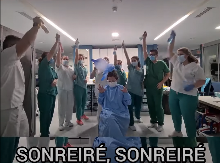 VÍDEO | ‘Sonreiré’, o himno de esperanza dos traballadores da Uci no HULA