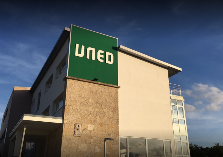 A Deputación cede á UNED por 49 anos o edificio do seu centro asociado na cidade