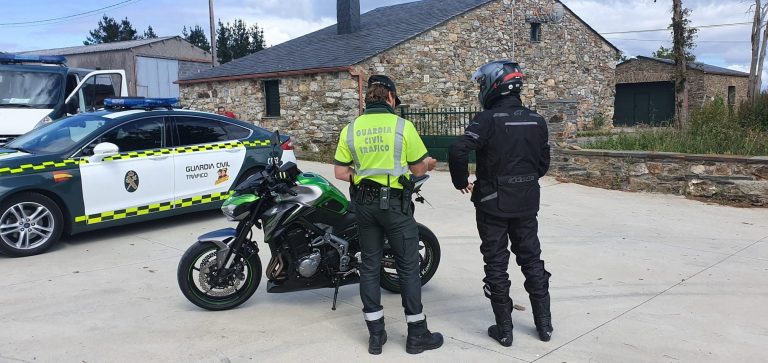 O condutor dunha moto obtén positivo no test de alcol e drogas tras sufrir un accidente en Lugo