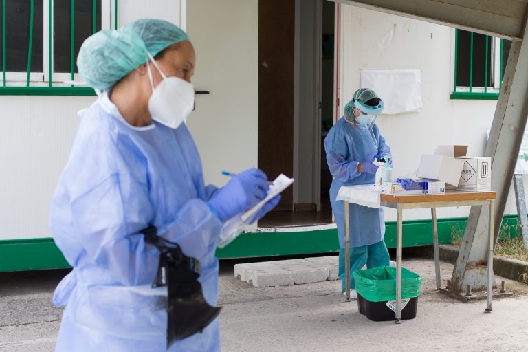 Nova baixada de hospitalizados con Covid e casos activos na área de Lugo