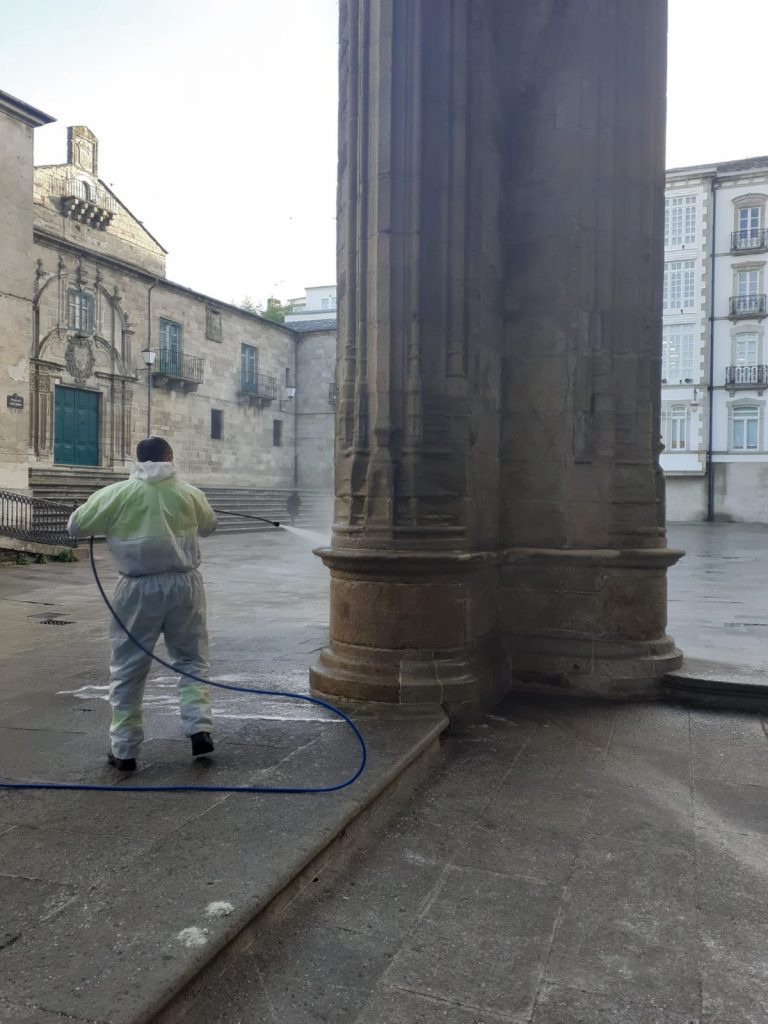 O Concello asegura non houbo deterioración logo da limpeza de pintadas da Catedral