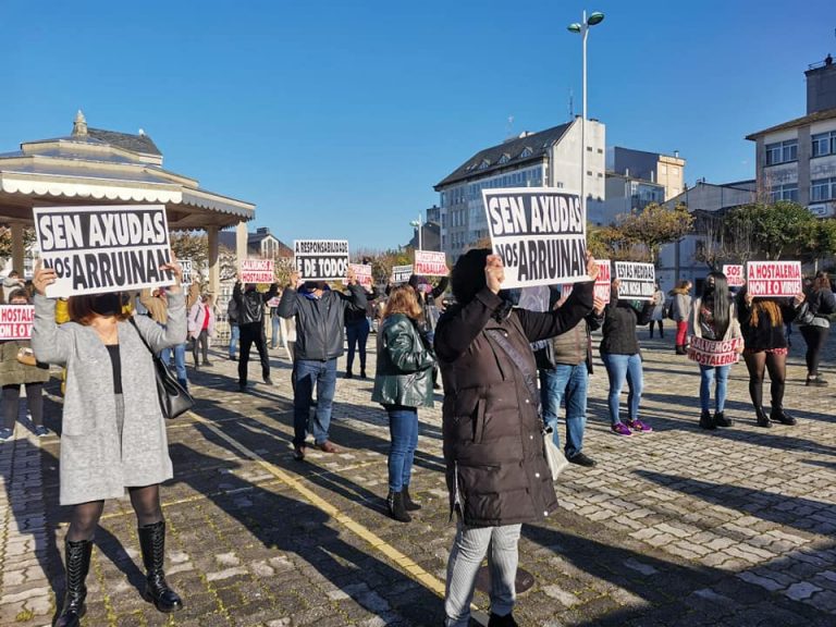 Marcha multitudinaria en Vilalba para apoiar o sector hostaleiro
