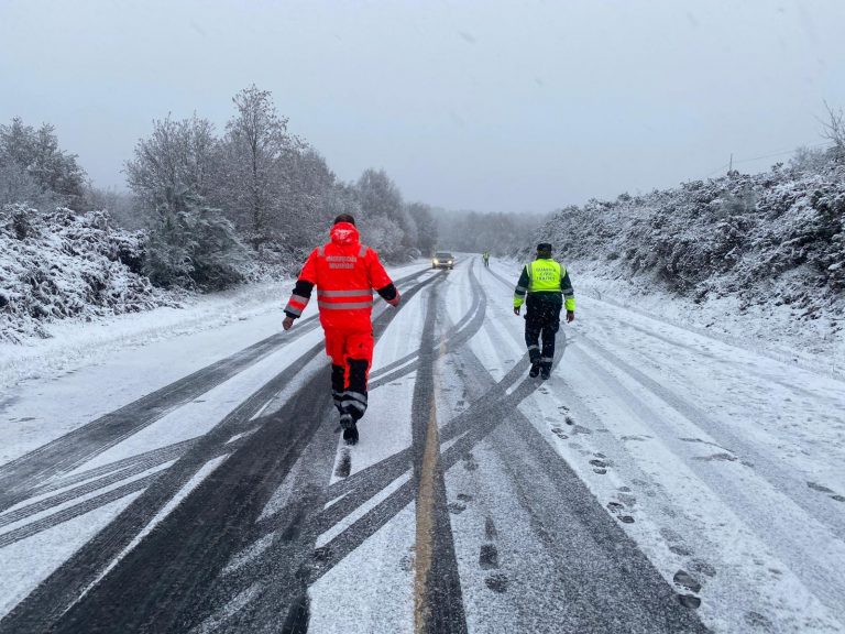 A neve volve provocar restricións ao tráfico en Pedrafita