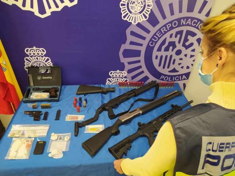 Intervidas en Lugo armas e municións, 2,7 quilos de marihuana e 15 cabeiros nunha operación contra tráfico de armas