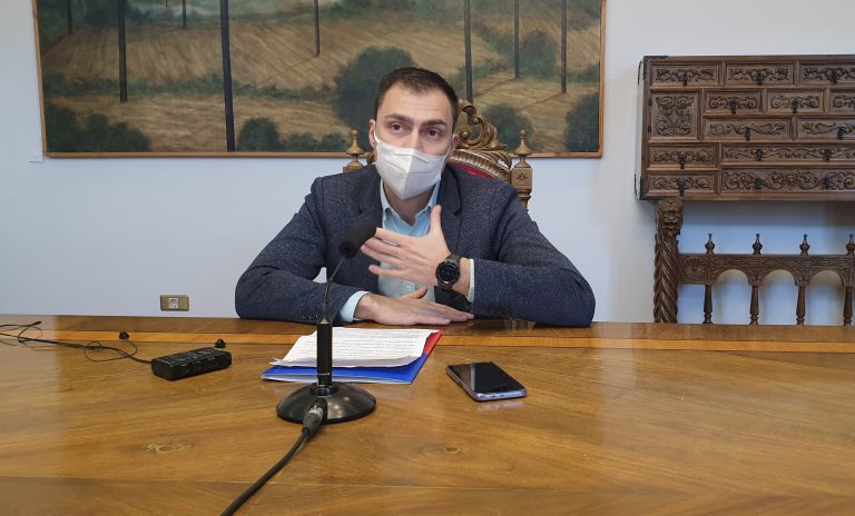 A Deputación adxudica a subministración de 49 desfibriladores para concellos lucenses