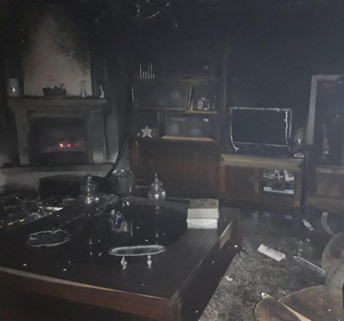 Danos que deixa un incendio nunha vivenda en Lugo.. BOMBEIROS DE LUGO