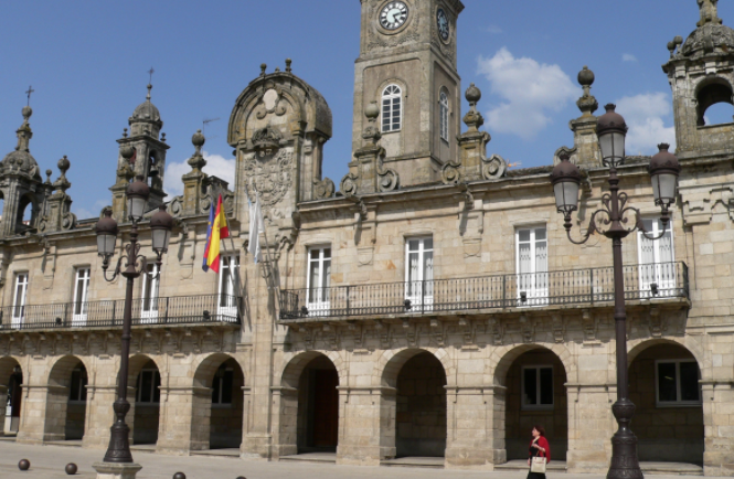 O Concello de Lugo ilumínase de cor laranxa para conmemorar o Día Nacional da Epilepsia