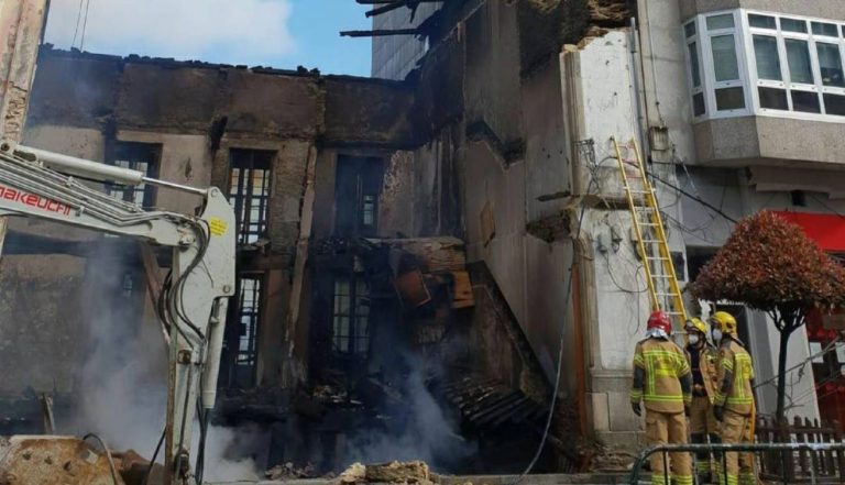 Os afectados polo derrube dun edificio en Vilalba regresan ás súas casas