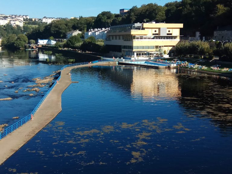 Piden derrubar parte do Club fluvial de Lugo para recuperar o uso público do río