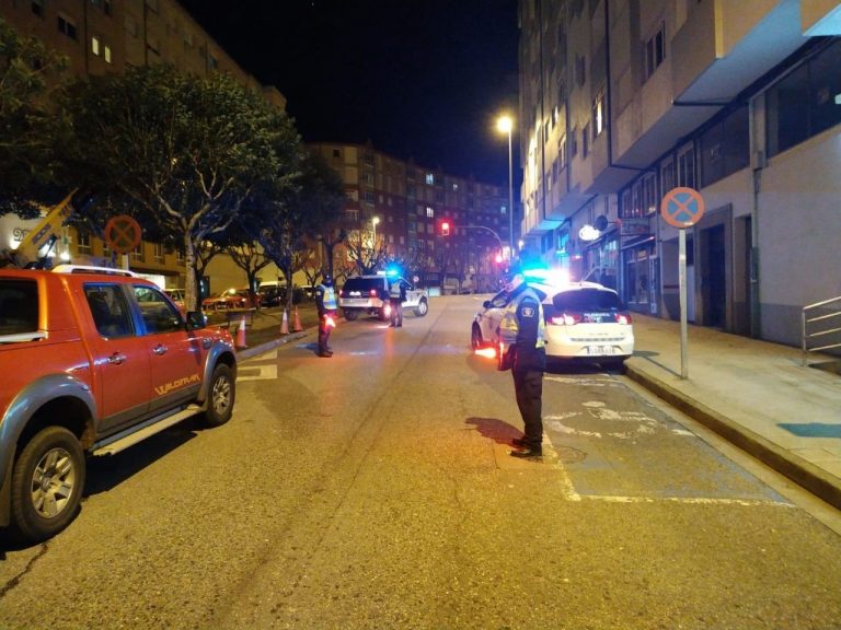 Cazado sen carné tras bater cun coche aparcado no centro de Lugo