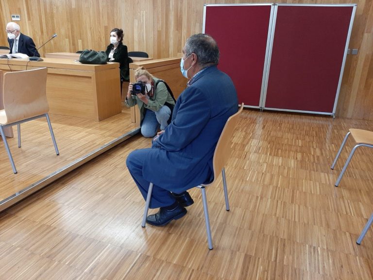 O ex alcalde de Muras no xulgado: “Empecei dando premios á natalidade, ao casamento e a empregar a todo o mundo”