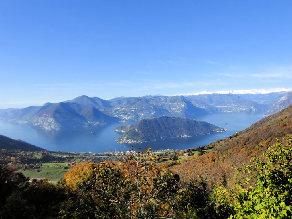 O lago d´Iseo e os Alpes dende Santa Maria del Giogo (Foto: Guido Álvarez Parga)