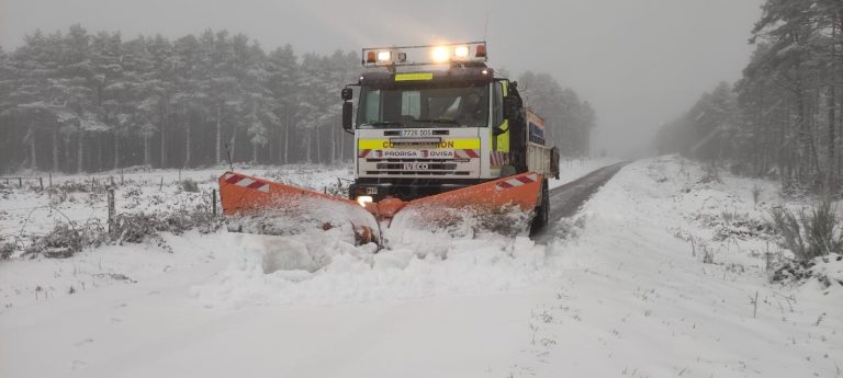 O impacto da neve obriga a limpar 70 estradas na provincia