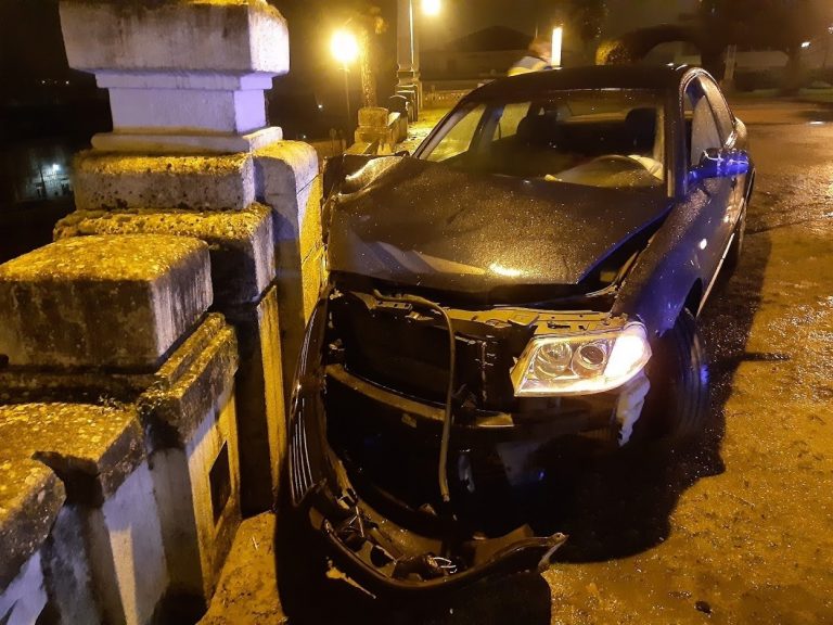 Denunciado un mozo de 19 anos que acabou involucrado en dous accidentes de tráfico e conducía sen carné