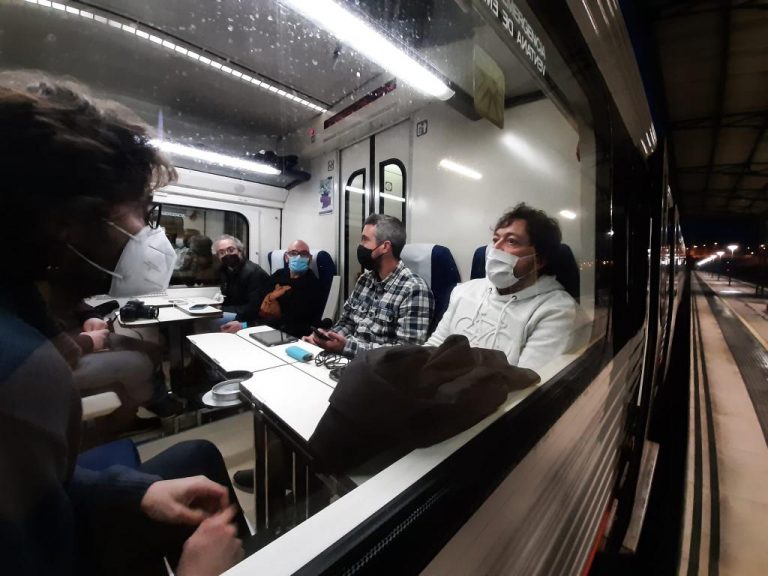 ‘Lugo non Perdas o Tren’ e BNG denuncian a falta de servizos ferroviarios na provincia o día que se inaugura o AVE Galicia-Madrid