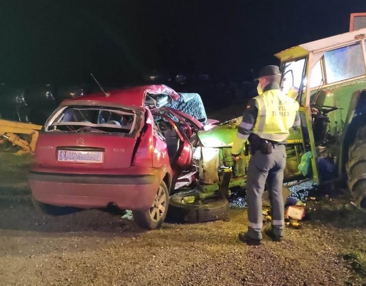 Un morto tras saír da vía e chocar contra un tractor na Pastoriza