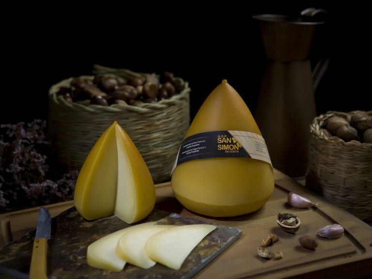 Tras dous anos de parón, o queixo de San Simón da Costa recupera a súa gran feira