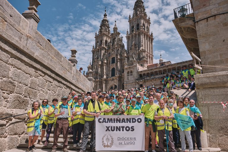 Un grupo de 250 peregrinos da provincia de Lugo chega a Compostela tras completar o Camiño de Santiago