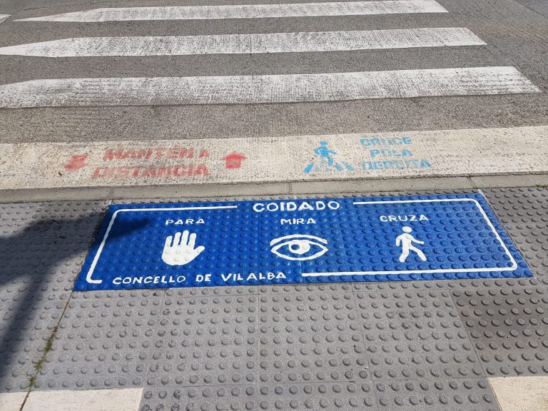 Sinais nos pasos de peóns para mellorar a seguridade viaria en Vilalba