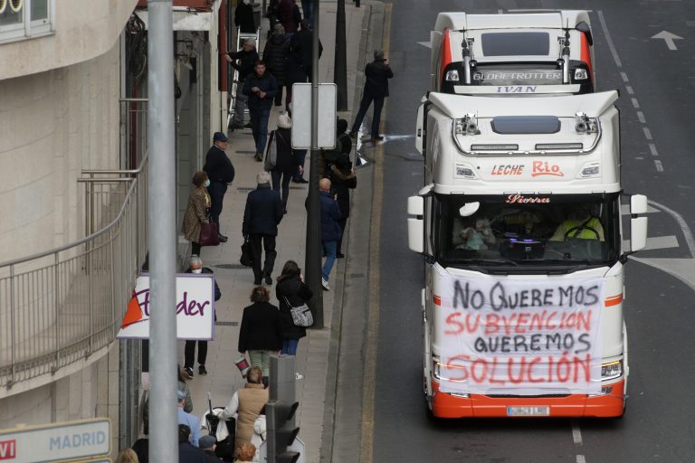 Transportistas de Lugo ven “inviable” traballar co prezo do combustible: “É mellor ter os camións parados”