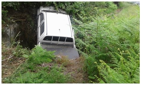 Un accidente de tráfico deixa un ferido grave en Lugo despois de saír da vía